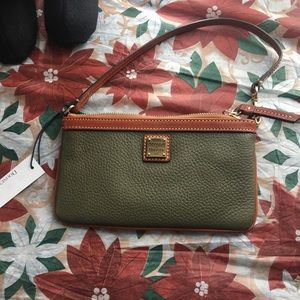 Dooney & Bourke Wristlet/ Olive Geen